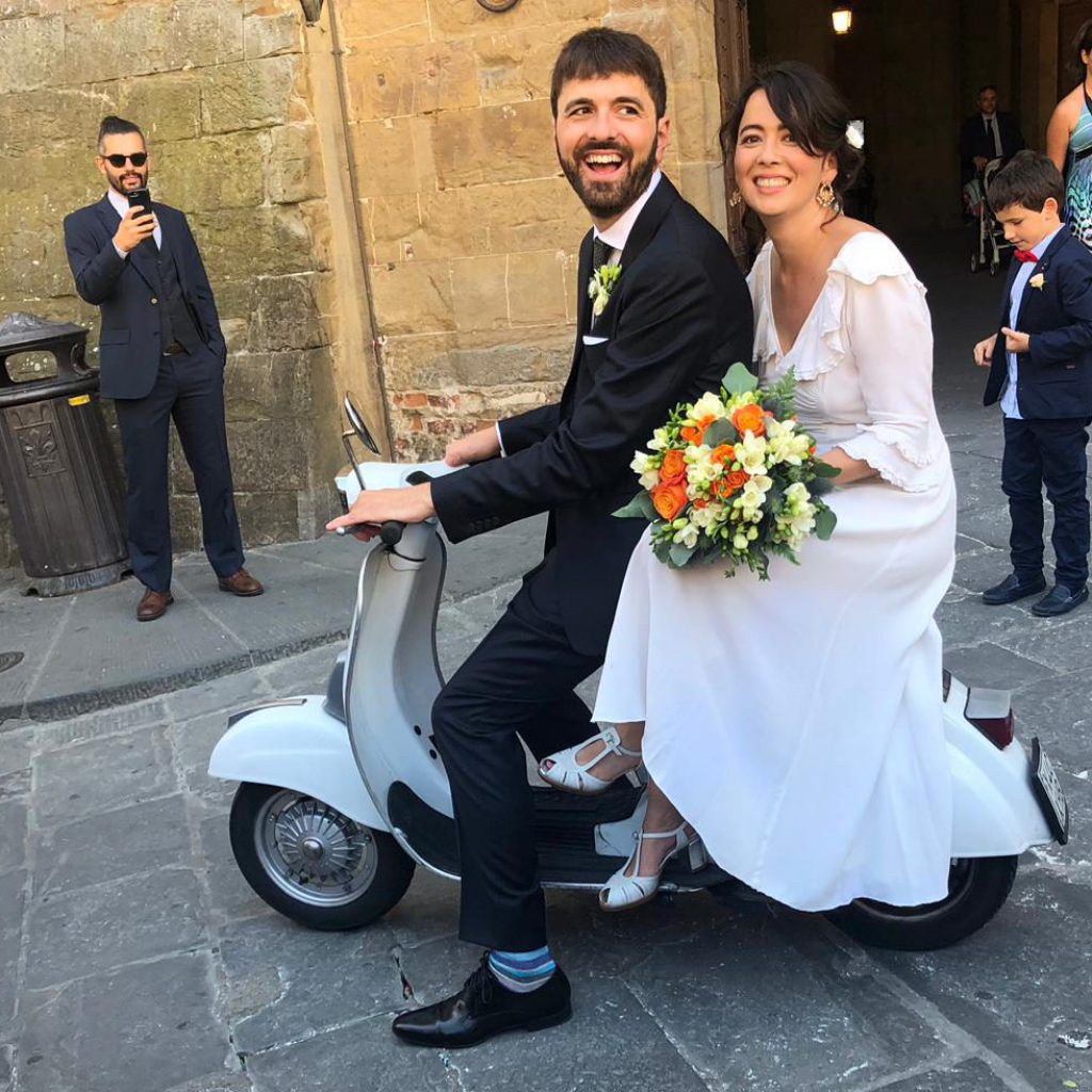 Bruidspaar op scooter